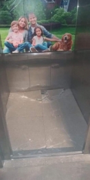 foto de Elevador da loja Havan localizada no Shopping Avenida Center, em Maringá despenca e deixa a princípio 15 pessoas feridas, de acordo com os bombeiros