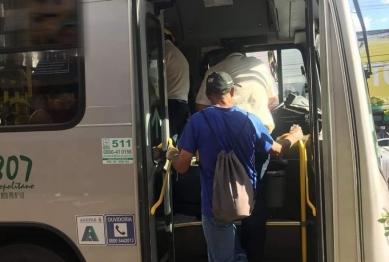 foto de Após tentar defender idosa que ficou presa na porta do ônibus, homem teria sido agredido por motorista da TCCC em Maringá