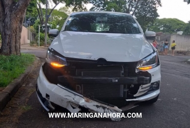 foto de Motociclista de 19 anos morre depois de bater contra carro em cruzamento de ruas, em Maringá