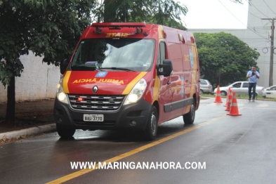 foto de Motociclista sofre acidente e moto vai parar embaixo de caminhão em Maringá