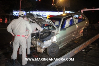 foto de Bêbada, motorista bate carro e mal consegue parar em pé após acidente na Avenida Colombo em Maringá