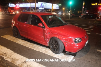 foto de Bêbada, motorista bate carro e mal consegue parar em pé após acidente na Avenida Colombo em Maringá