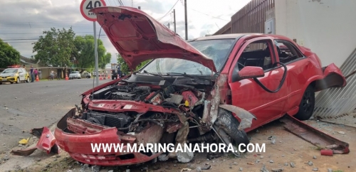 foto de Motorista é socorrido inconsciente após bater carro e derrubar poste em Maringá