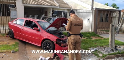 foto de Motorista é socorrido inconsciente após bater carro e derrubar poste em Maringá