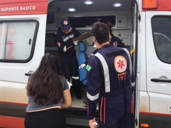 foto de Policiais militares salvam criança de 1 ano que engasgou com as pedras que enfeitam o laço do arquinho