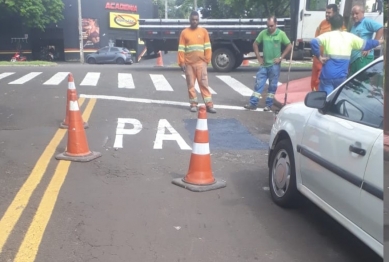 foto de Erro de ortografia na sinalização em rua de Maringá vira piada: “Paer