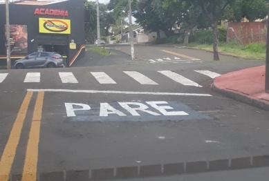 foto de Erro de ortografia na sinalização em rua de Maringá vira piada: “Paer