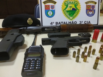 foto de Policia Militar realiza blitz, apreende duas armas de fogo e prende uma pessoa em Itambé