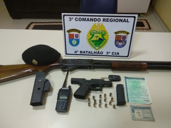 foto de Policia Militar realiza blitz, apreende duas armas de fogo e prende uma pessoa em Itambé