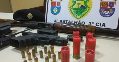 Policia Militar realiza blitz, apreende duas armas de fogo e prende uma pessoa em Itambé