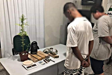 foto de Polícia Militar apreende droga e encaminha dois suspeitos por tráfico de drogas em Mandaguaçu 