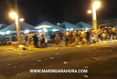 foto de Carnaval organizado pela administração de Maringá começa com jovens bêbados e alguns deles em estado grave 