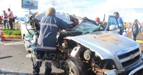 Acidentes registrados na BR-376 deixaram motociclista e passageira de caminhonete gravemente feridos