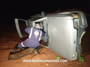 foto de Veículo tomba, após motorista perder o controle da direção ao desviar de cachorro na pista, entre Paiçandu e Água Boa