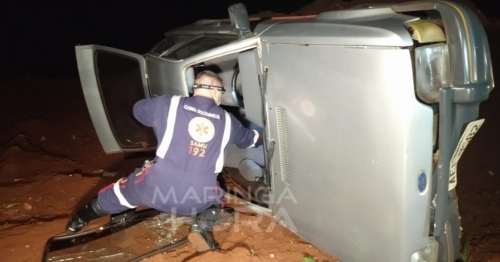 Veículo tomba, após motorista perder o controle da direção ao desviar de cachorro na pista, entre Paiçandu e Água Boa