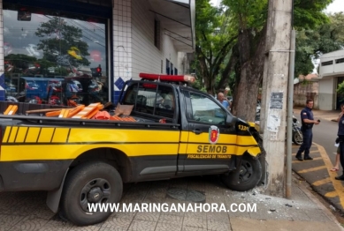 foto de Viatura do Semob se envolve em acidente e duas pessoas ficam feridas em Maringá