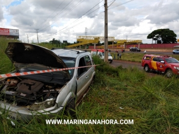 foto de Motorista fica ferida após perder o controle da direção e capotar veículo na marginal da PR-323