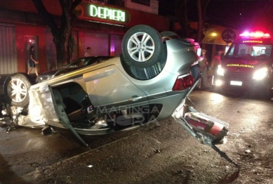 foto de Veículo capota após acidente na zona 04 em Maringá