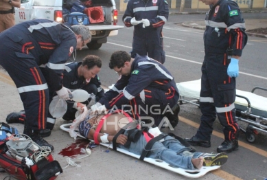 foto de Homem é socorrido em estado gravíssimo ao ser atropelado por ônibus da TCCC em Maringá