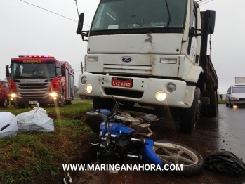 foto de Motociclista sobrevive após ficar prensado entre moto e caminhão em Maringá