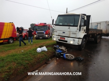 foto de Motociclista sobrevive após ficar prensado entre moto e caminhão em Maringá