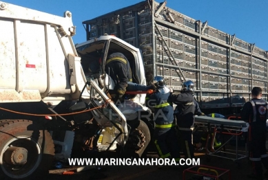 foto de Motorista fica preso às ferragens após violenta colisão traseira na PR-323 em Paiçandu