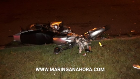 foto de Carro pega fogo após acidente com moto em Maringá 