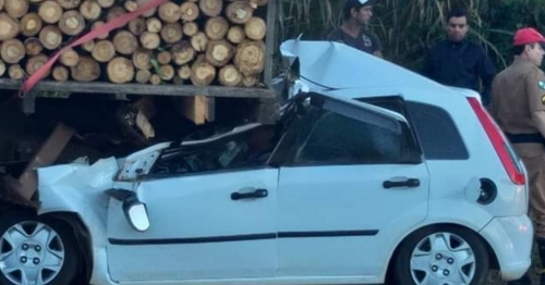 Colisão traseira deixa um morto e outro gravemente ferido neste momento na PR-323