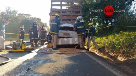 foto de Colisão traseira deixa um morto e outro gravemente ferido neste momento na PR-323