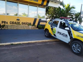 foto de Carro com placas de Maringá, é apreendido com quase 300 quilos de maconha