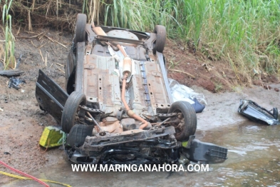 foto de Acidente faz carro voar 30 metros e cair dentro de rio em Maringá