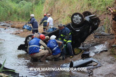 foto de Acidente faz carro voar 30 metros e cair dentro de rio em Maringá