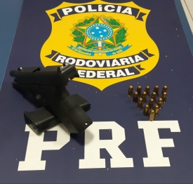 foto de PRF Prende Condutor por Porte Ilegal de Arma de Fogo em Marialva 