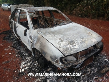 foto de Veículo queimado é encontrado na área rural de Paiçandu. A princípio pode ter sido utilizado em um possível homicídio