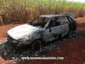 foto de Veículo queimado é encontrado na área rural de Paiçandu. A princípio pode ter sido utilizado em um possível homicídio