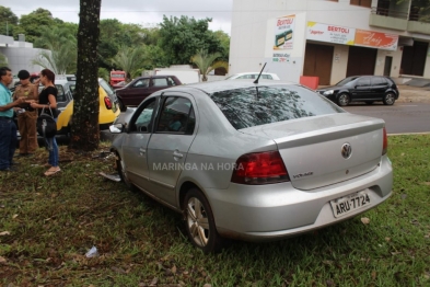 foto de Motorista bate em árvore e fica gravemente ferido em Maringá