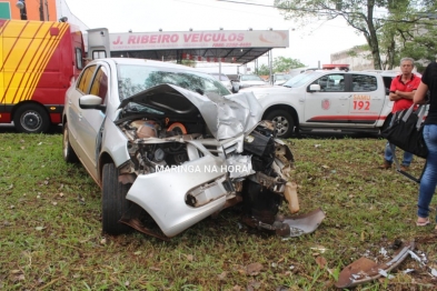 foto de Motorista bate em árvore e fica gravemente ferido em Maringá