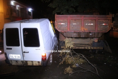 foto de Pai e filha de três anos são ejetados de veículos após grave acidente em Sarandi