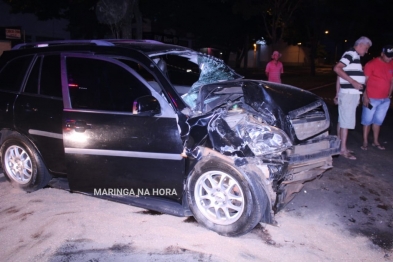 foto de Carro bate em caminhão parado e quatro pessoas ficam feridas em Maringá