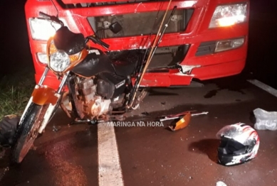 foto de Morre passageiro de motocicleta e piloto fica ferido após moto ser atingida por carreta em Marialva 