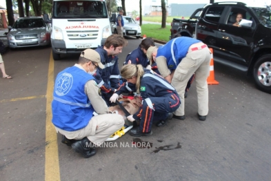 foto de Ciclista é socorrido em estado grave após bater em carro estacionado em Maringá