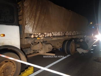 foto de Motociclista fica preso embaixo dos rodados de caminhão depois de colisão em Maringá