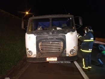 foto de Motociclista fica preso embaixo dos rodados de caminhão depois de colisão em Maringá