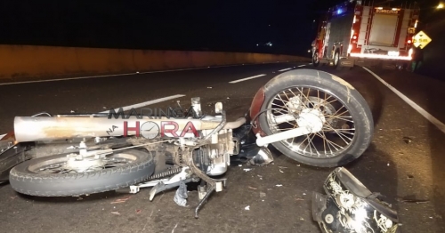 Motociclista fica preso embaixo dos rodados de caminhão depois de colisão em Maringá