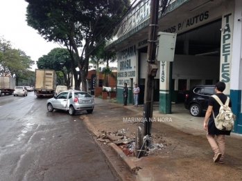 foto de Passageira é ejetada de carro em acidente em Maringá