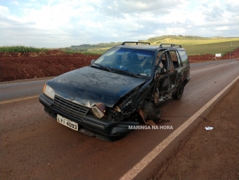 foto de Idoso de 73 anos fica ferido após colidir o veículo contra caminhão na rodovia entre Paiçandu e Água Boa