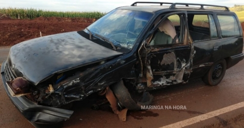 Idoso de 73 anos fica ferido após colidir o veículo contra caminhão na rodovia entre Paiçandu e Água Boa