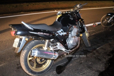 foto de Motociclistas sofrem ferimentos graves após baterem motos contra traseira de caminhão no contorno de Mandaguari