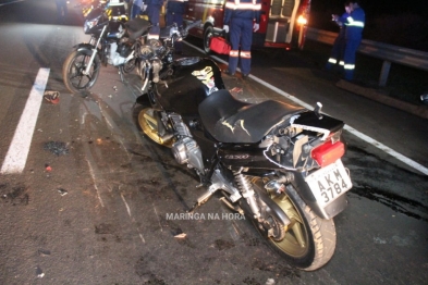 foto de Motociclistas sofrem ferimentos graves após baterem motos contra traseira de caminhão no contorno de Mandaguari