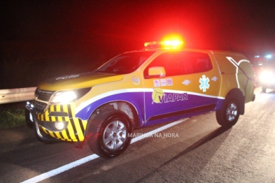 foto de Motociclistas sofrem ferimentos graves após baterem motos contra traseira de caminhão no contorno de Mandaguari